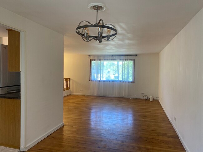 Building Photo - 709 S Salem Dr