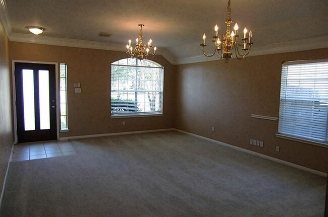 Building Photo - 2407 Pine Shadows Dr