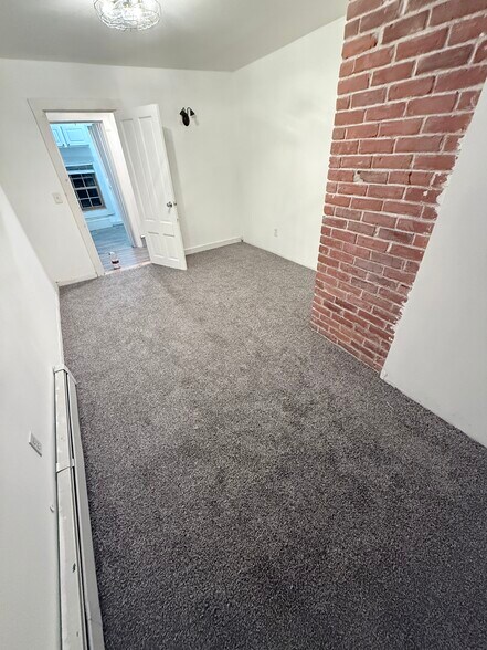 Building Photo - 20 Lorraine St