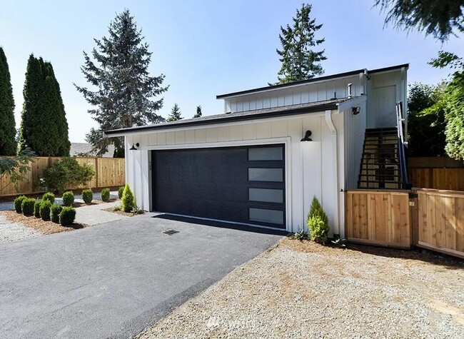 Building Photo - 9512 Randall Dr