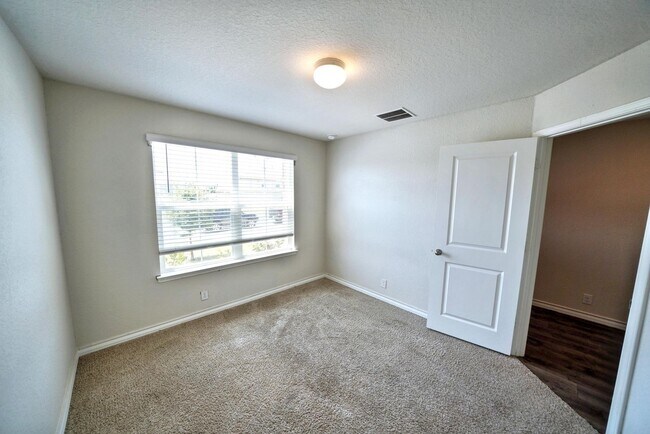 Building Photo - Stunning 4-Bedroom Home in Cobalt Canyon, ...