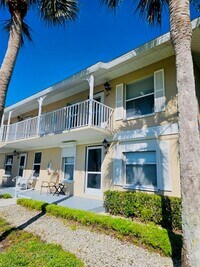 Building Photo - 1335 Mainsail Dr