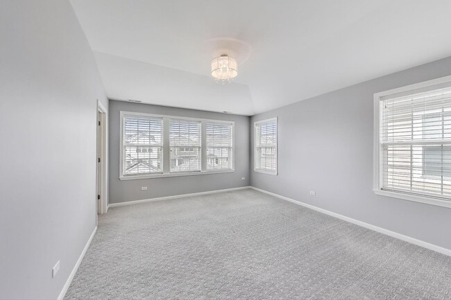 Building Photo - 10 N Dryden Pl