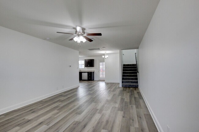 Building Photo - Fresh and so Clean Clean Close to Everything!