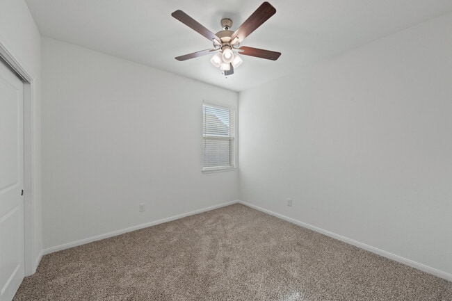 Building Photo - 8014 Timber Holw Ln