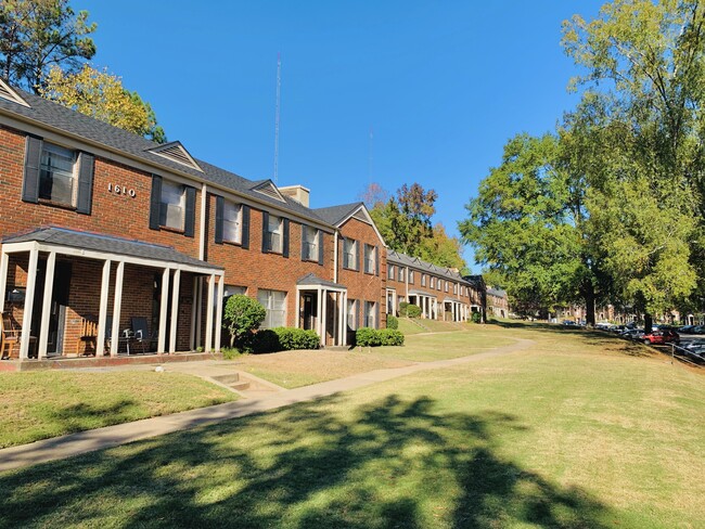 Building Exterior - 1610 Valley Ave