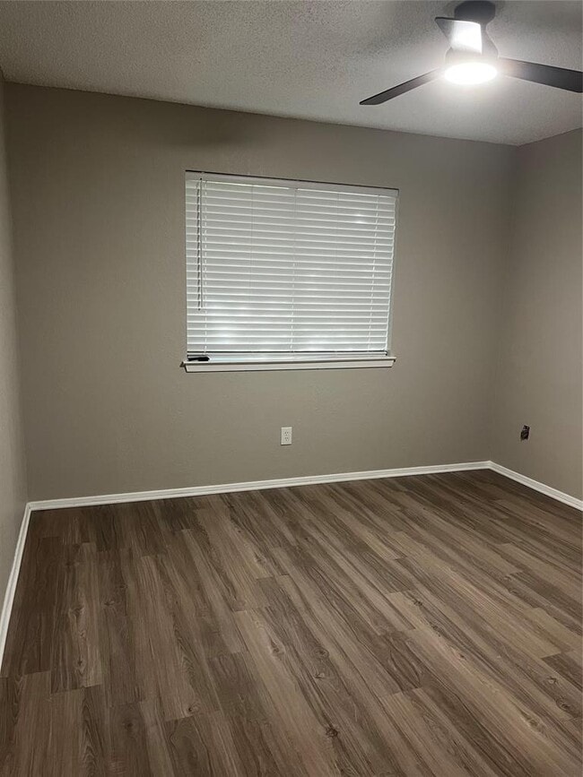 Building Photo - 9800 Eastwend Dr