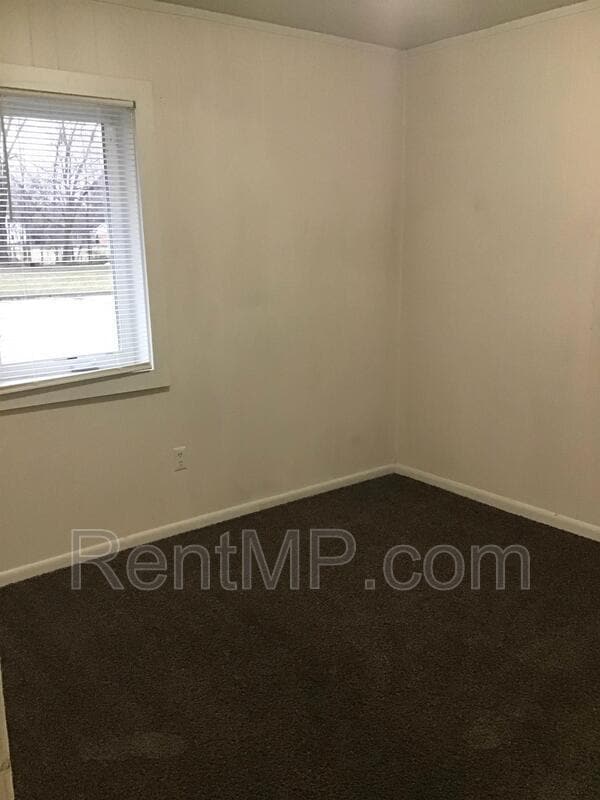 Building Photo - 1019 E Broadway St