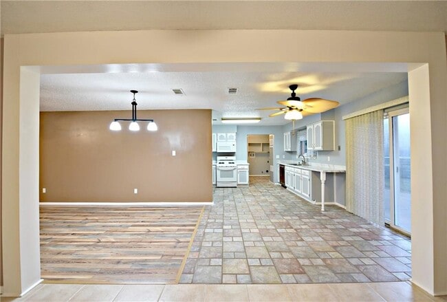 Building Photo - 11028 Hard Rock Rd