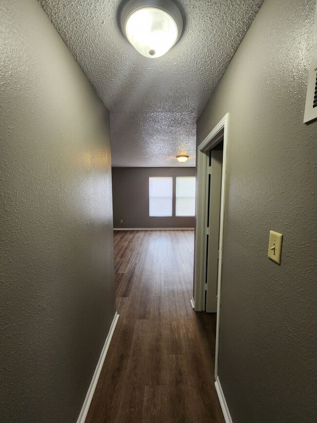 Building Photo - Great single family home!
