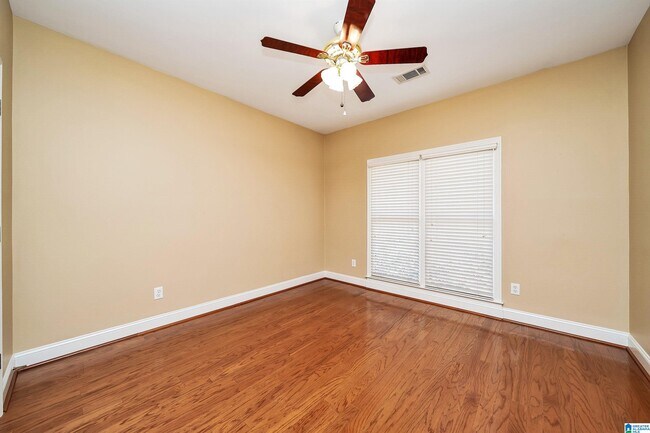 Building Photo - 5126 English Turn