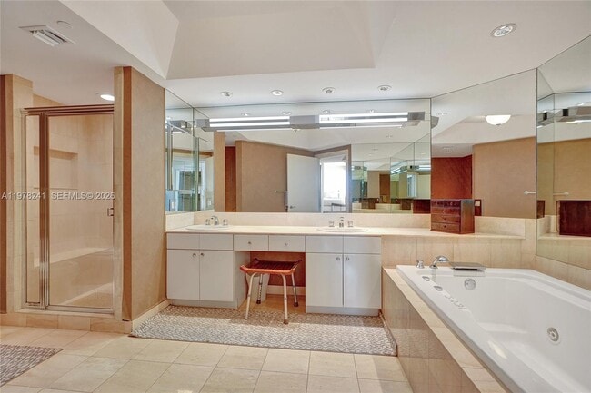 Building Photo - 2000 Island Blvd