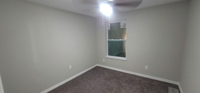 Building Photo - 1550 W 32nd St