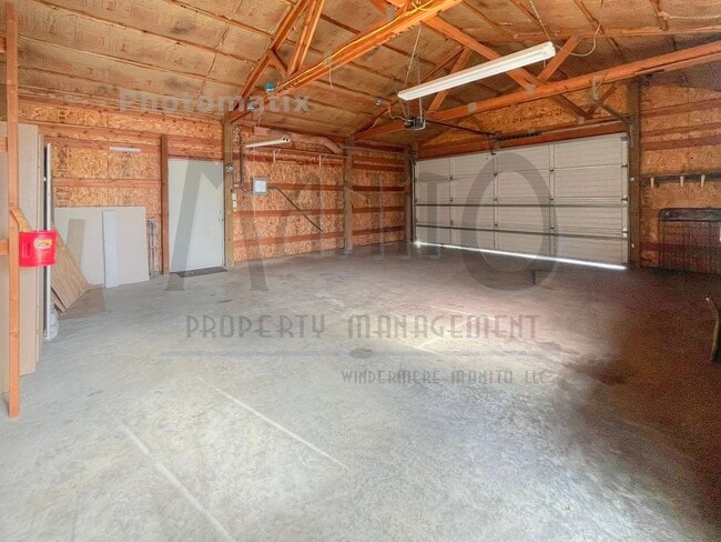 Building Photo - Spacious Modern 2 Bedroom Home