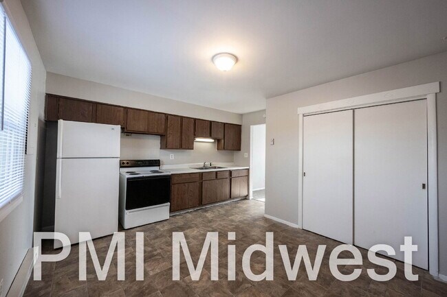 Building Photo - "Charming 2-Bedroom Retreat with 800 Sq. Ft. of Comfort in New Palestine!"