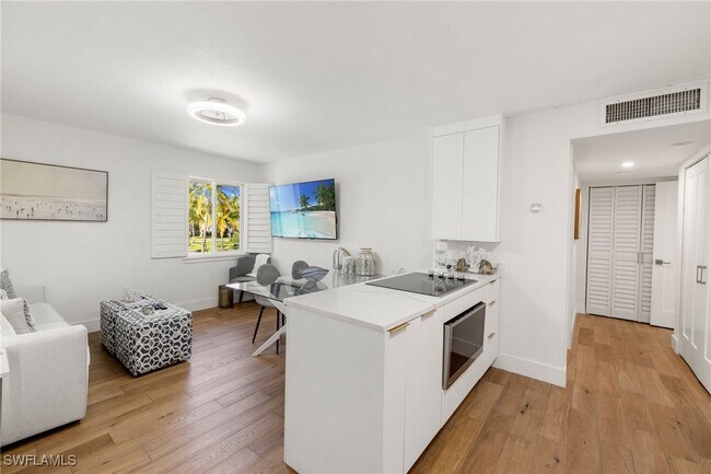 Building Photo - 175 5th Ave S