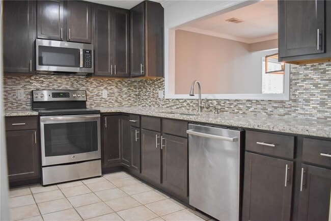 Building Photo - 131 Willow Stream Ct