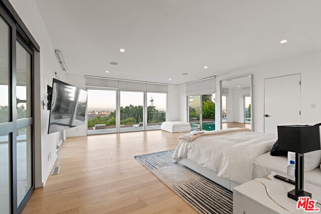 Building Photo - 10134 Angelo View Dr