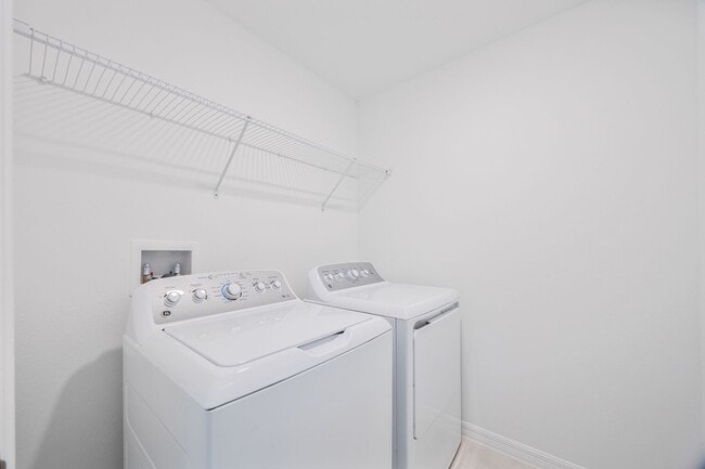 Building Photo - Brand New End Unit Townhome in Angeline Co...