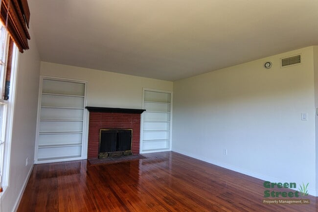 Building Photo - 2974 Maple Ct