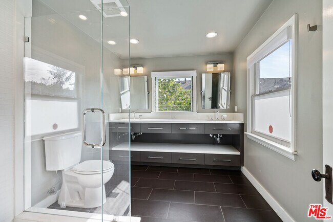 Building Photo - 4920 Marathon St