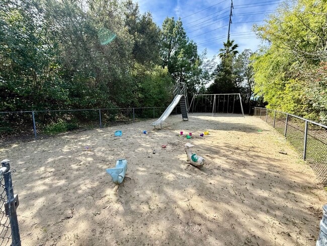 Building Photo - Kellogg School District Home with pool and tennis court access