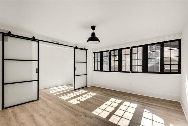 Building Photo - 901 Argonne Ave NE