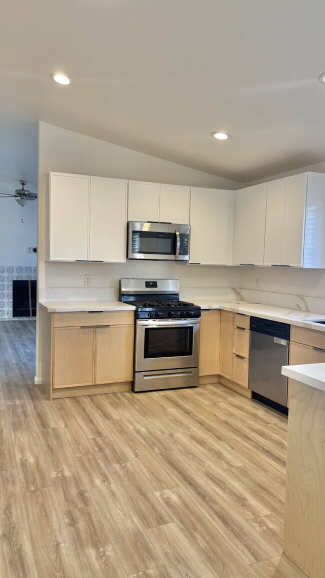 Building Photo - Cozy La Q Cove Long Term Rental Available Now!