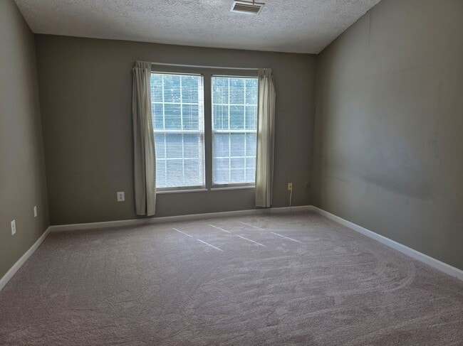 Building Photo - 705 Pine Drift Dr