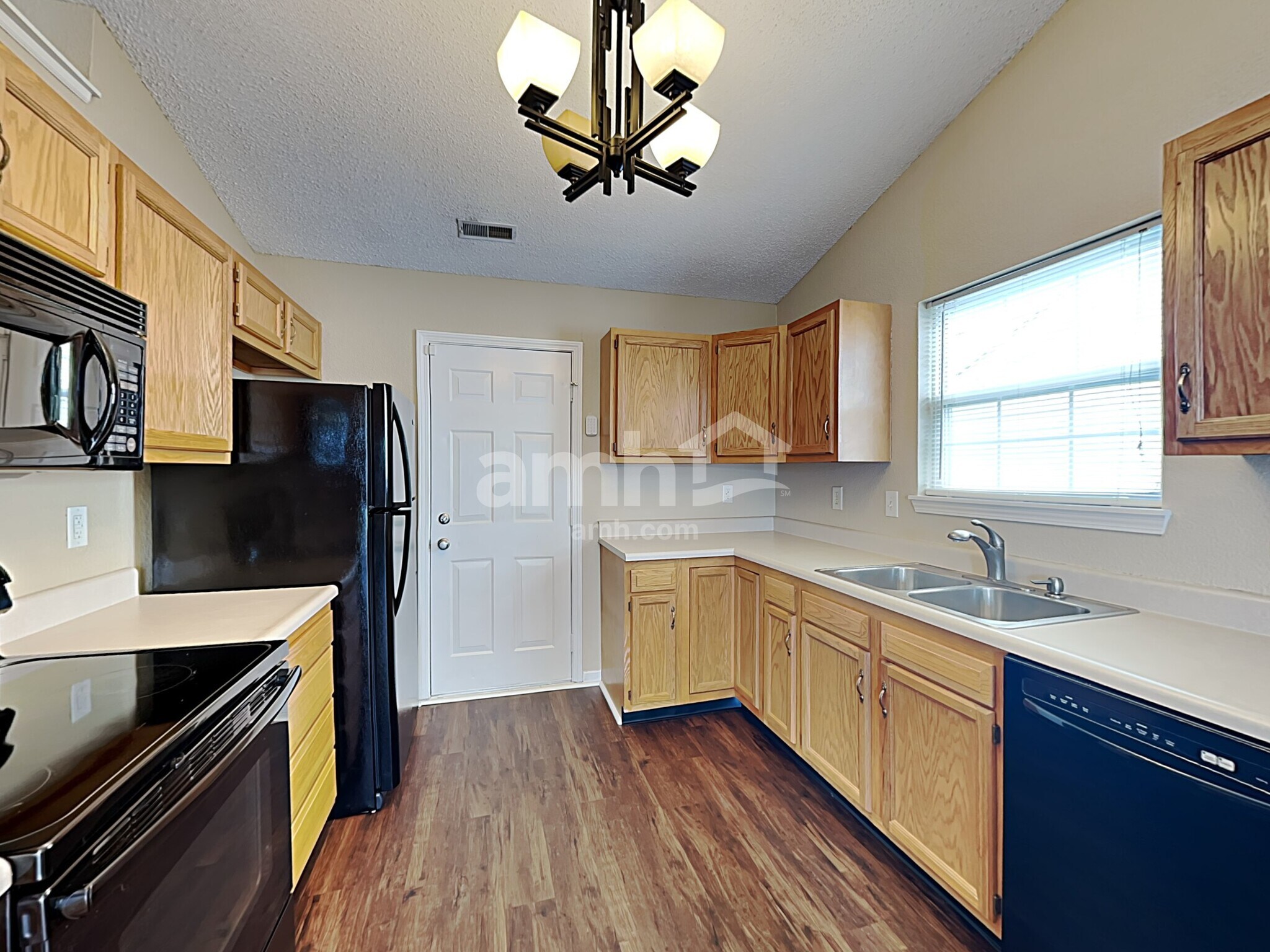 Building Photo - 5606 Wood Hollow Dr