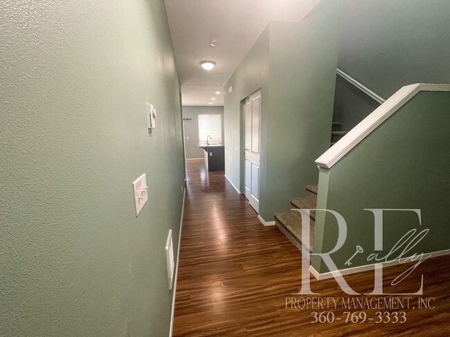 Building Photo - Spacious 3 bedroom