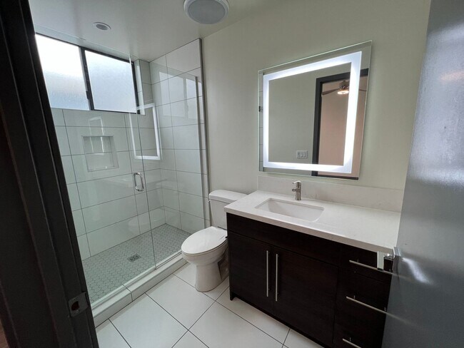 Building Photo - NEW SMART*4BD*4BA*TOWNHOME/ROOF DECK*CENTRAL AIR/HEAT*STAINLESS STEEL APPLIANCES*WASHER/DRYER IN ...