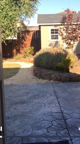 Building Photo - 001 Palm Ave