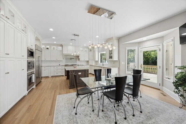 Building Photo - 9200 Falling Waters Dr W