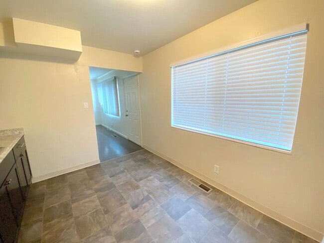Building Photo - Reno Duplex - 1 Small Pet Friendly, Garage, Dishwasher, Washer/Dryer Inside Unit