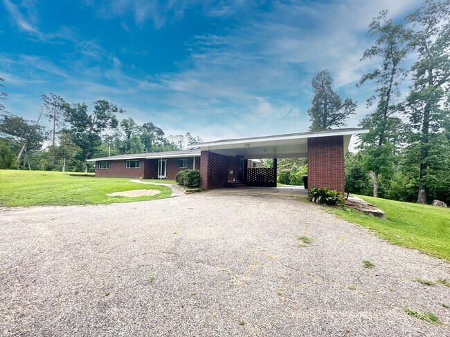 Building Photo - 3 Bed, 2 Bath Home in Ruston