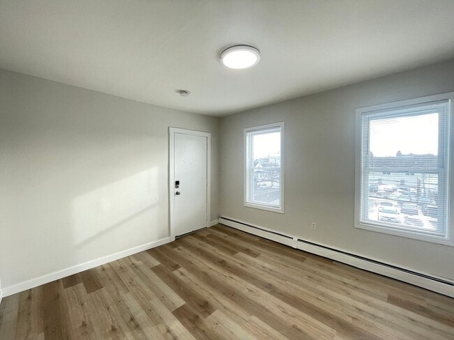 Building Photo - 124 Beech St