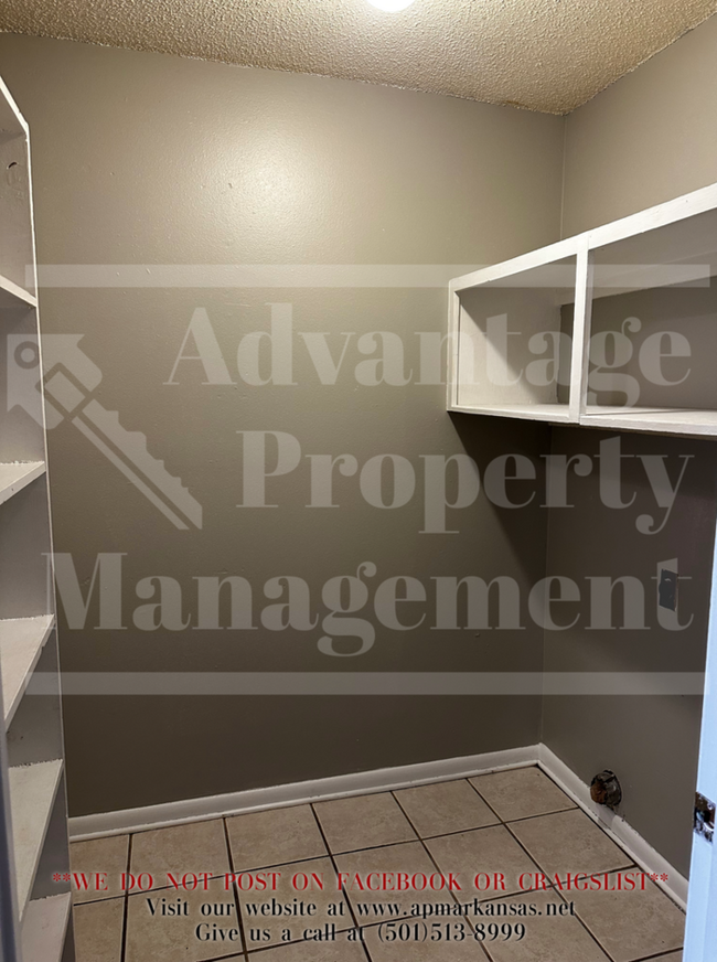 Building Photo - Cozy & Convenient 2-Bedroom Executive Suit...