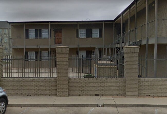 Primary Photo - Shamrock Downs Apartments