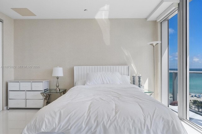 Building Photo - 17475 Collins Ave