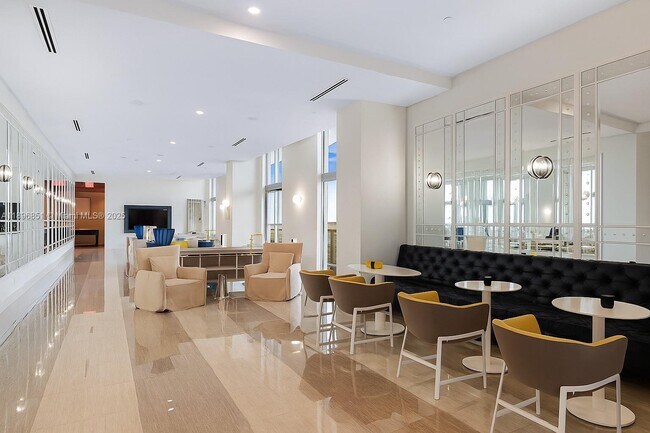 Building Photo - 2000 Metropica Wy