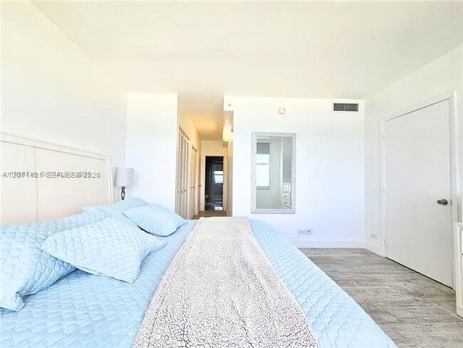Building Photo - 5601 Collins Ave