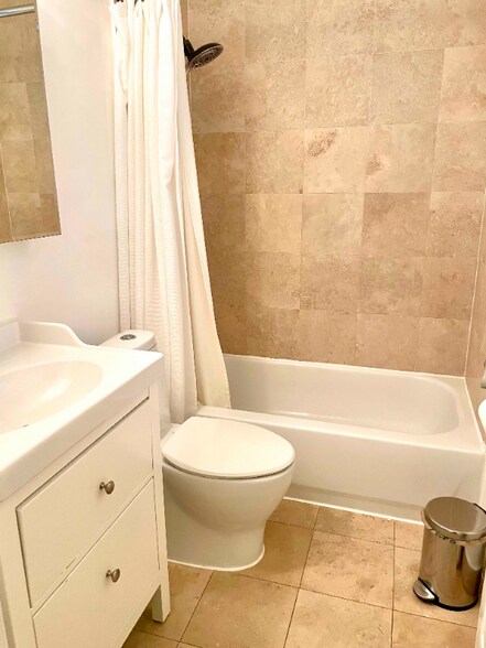 Building Photo - 4812 Pine Tree Dr