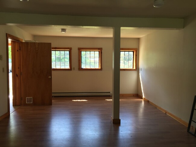 Building Photo - Single Family Home