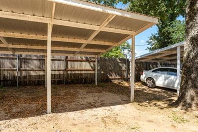 Building Photo - 720 Pritchett Ln
