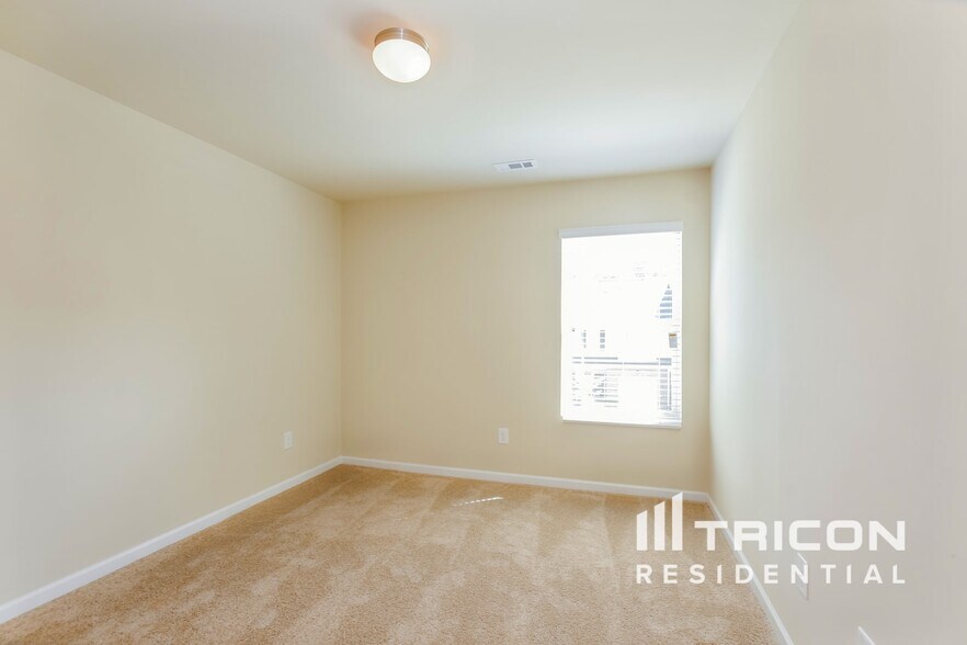 Building Photo - 2058 Aragon Lane