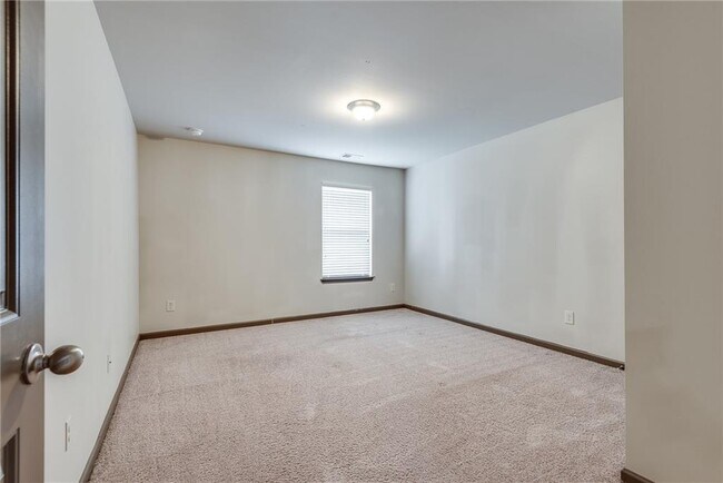 Building Photo - 4135 Whitfield Oak Way NE