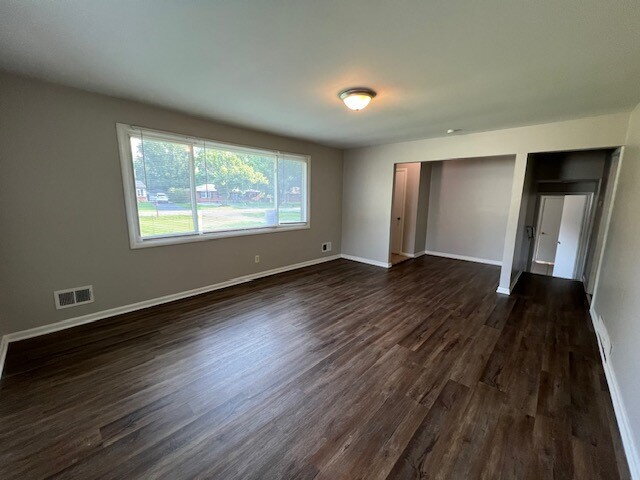 Building Photo - EAST SIDE 4 BR HOME AVAILABLE NOW!