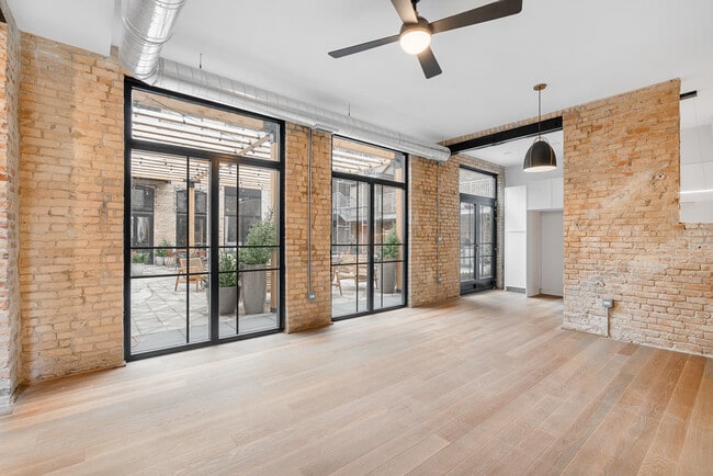 Building Photo - 1810 N Wells St