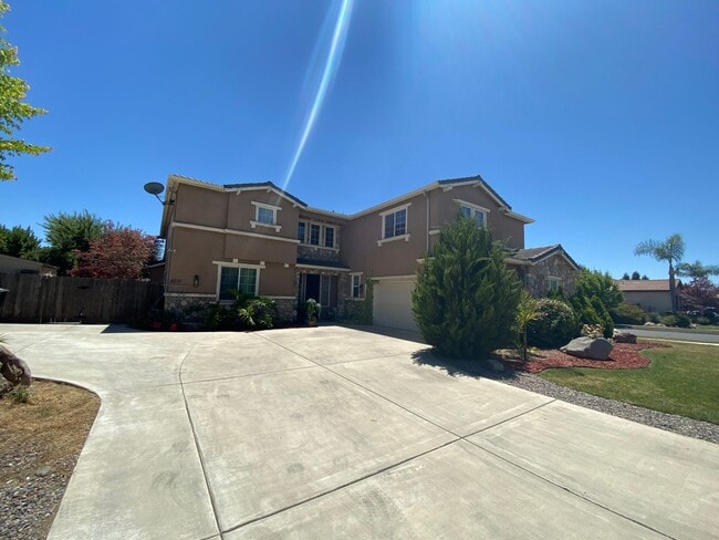 Building Photo - Big beautiful Home for rent in Visalia, Ca